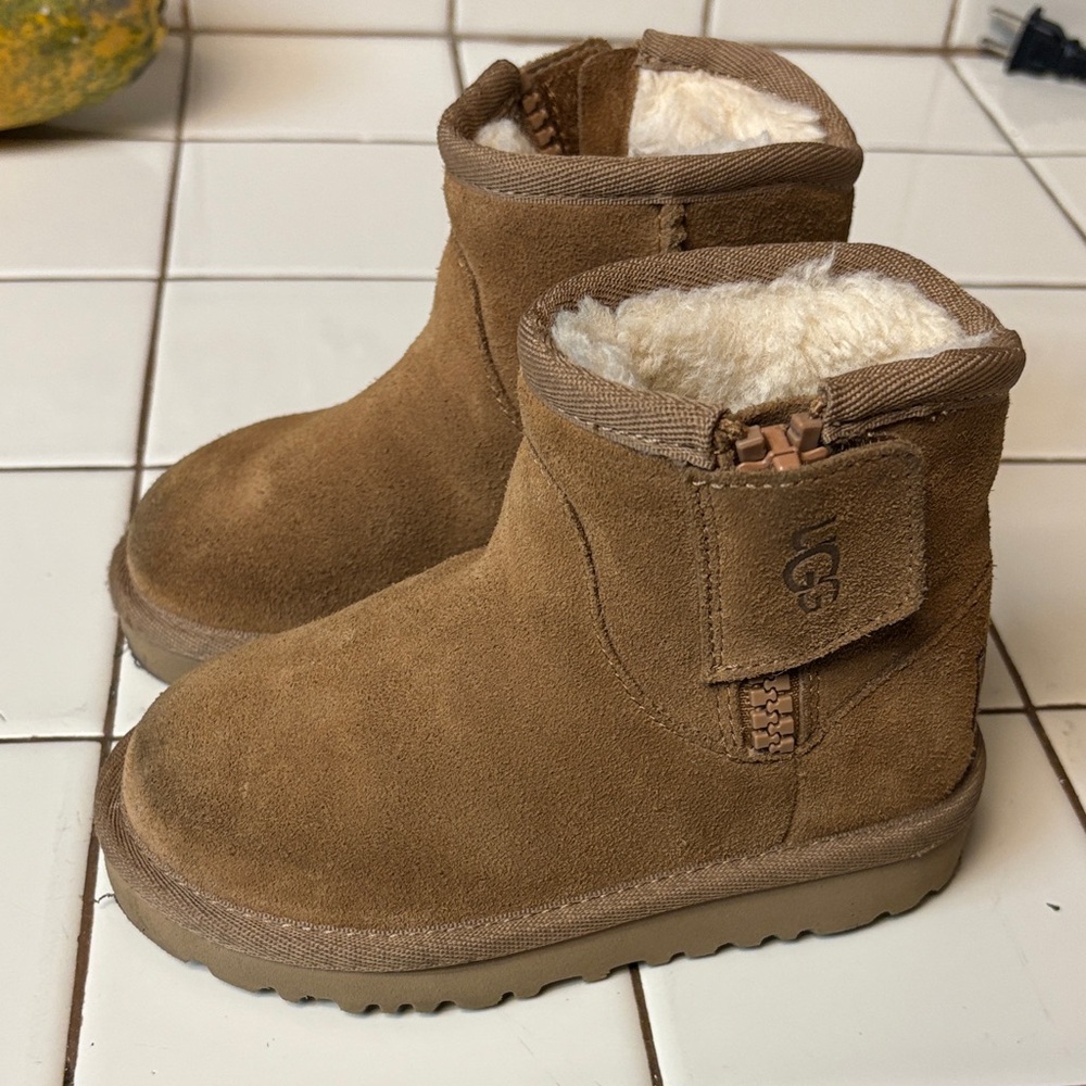 Toddler Ugg size 8